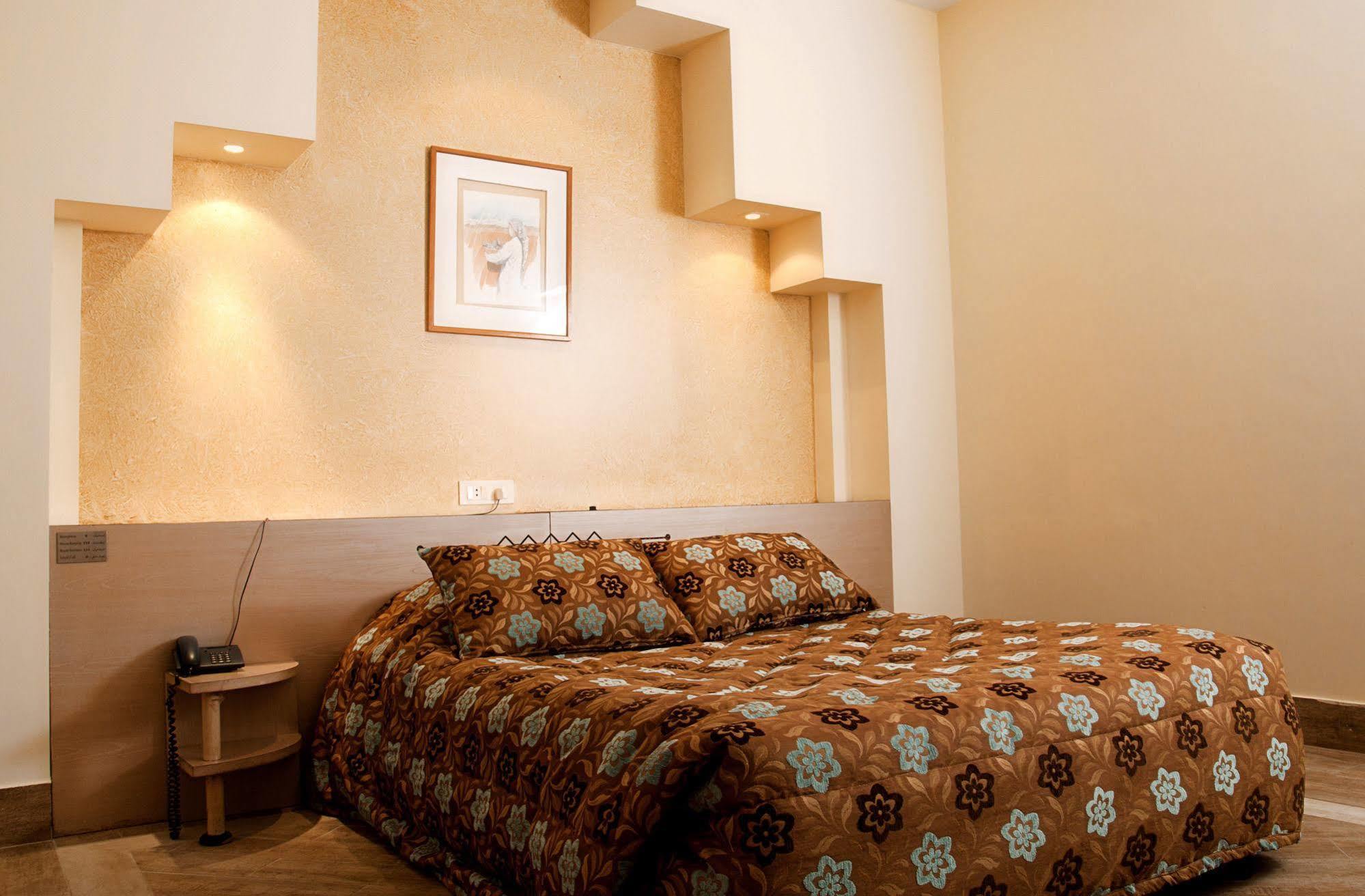 Marble Tower Hotel Beiroet Buitenkant foto